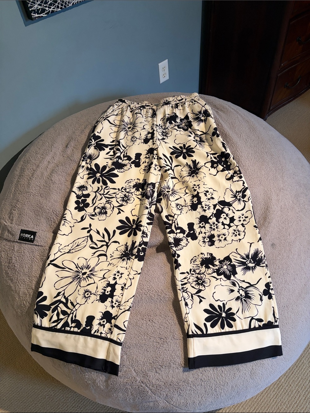 Abercrombie & Fitch Cream and Black Floral Wide-Leg Pants